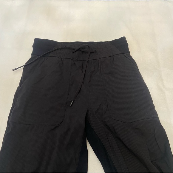 Lululemon Black Beyond the Studio Crop Pants Size 4 - 2200 - Picture 6 of 9